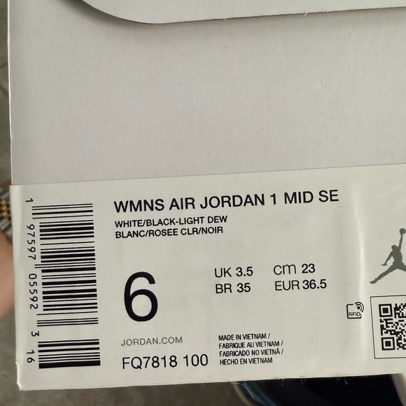 NIB Air Jordan 1 Mid SE - Picture 8 of 8